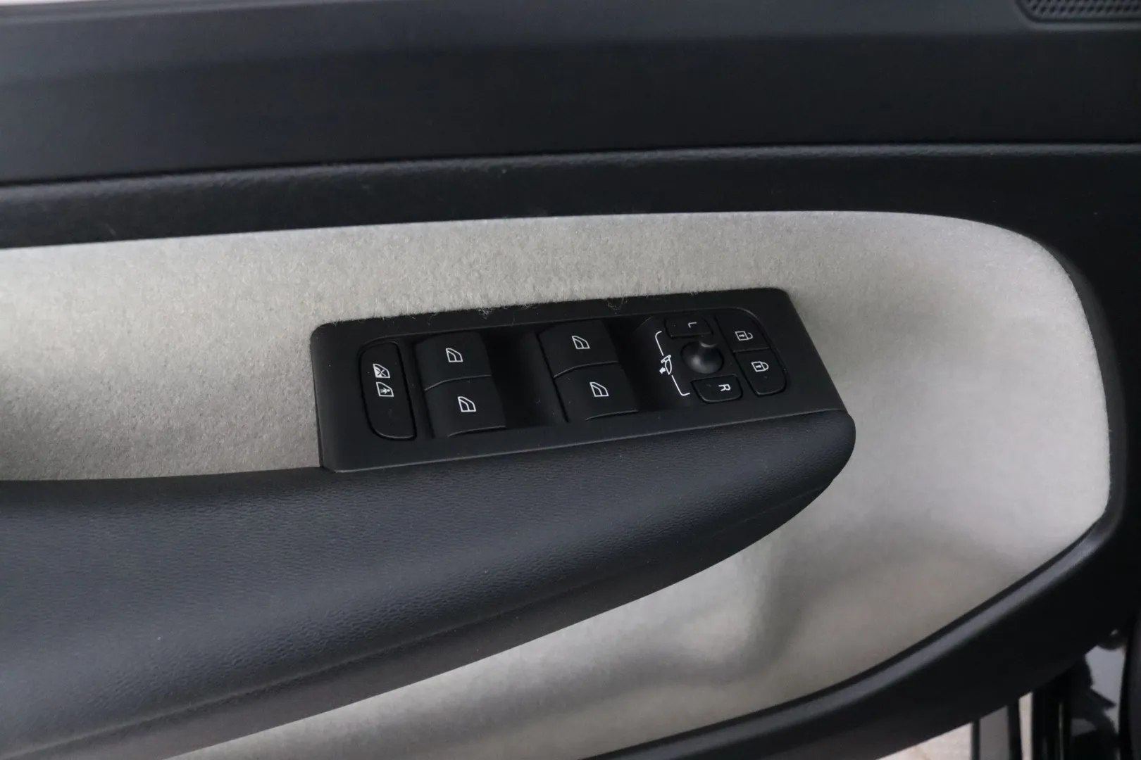 VOLVO XC40 EUS-574 carousel image