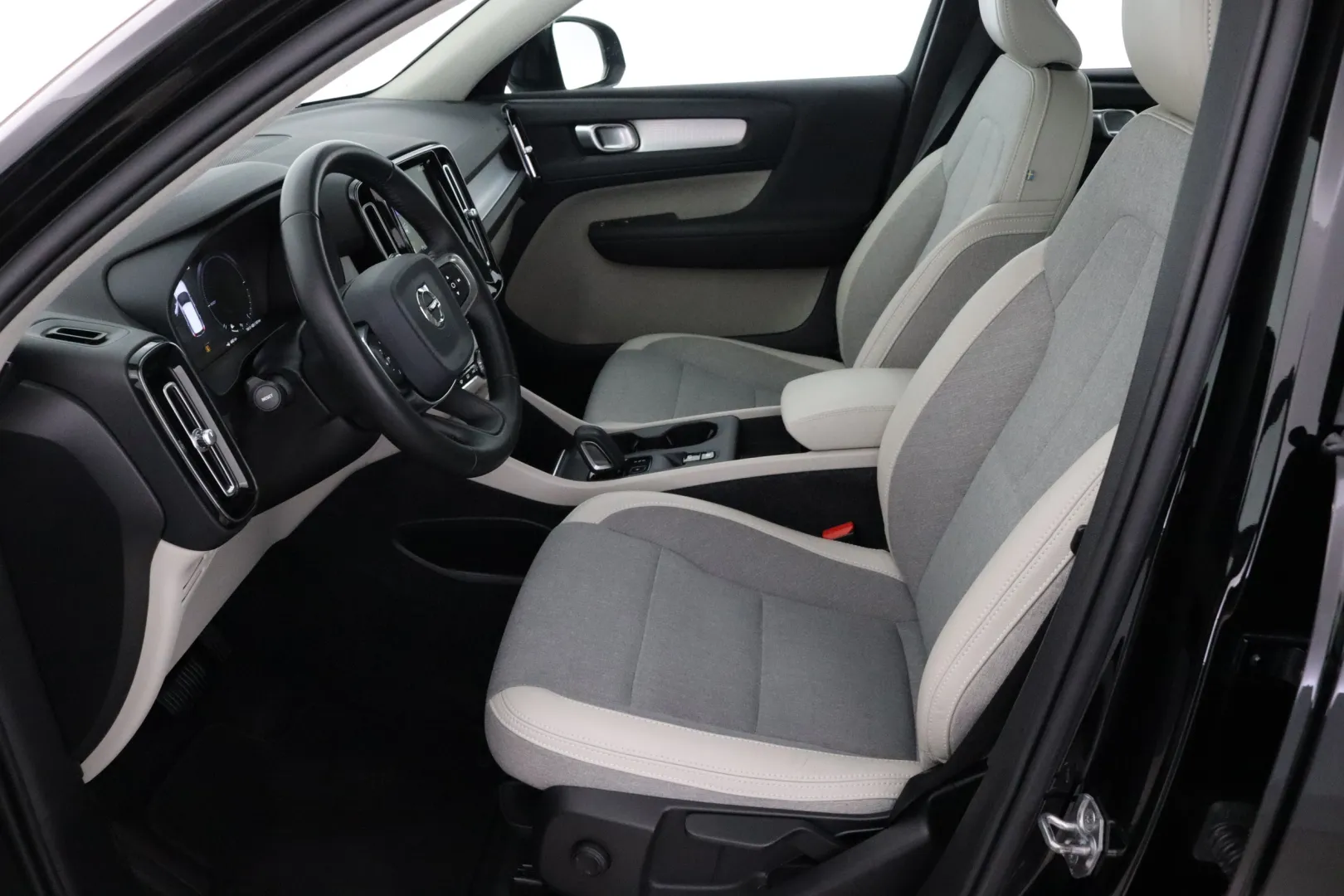 VOLVO XC40 EUS-574 carousel image