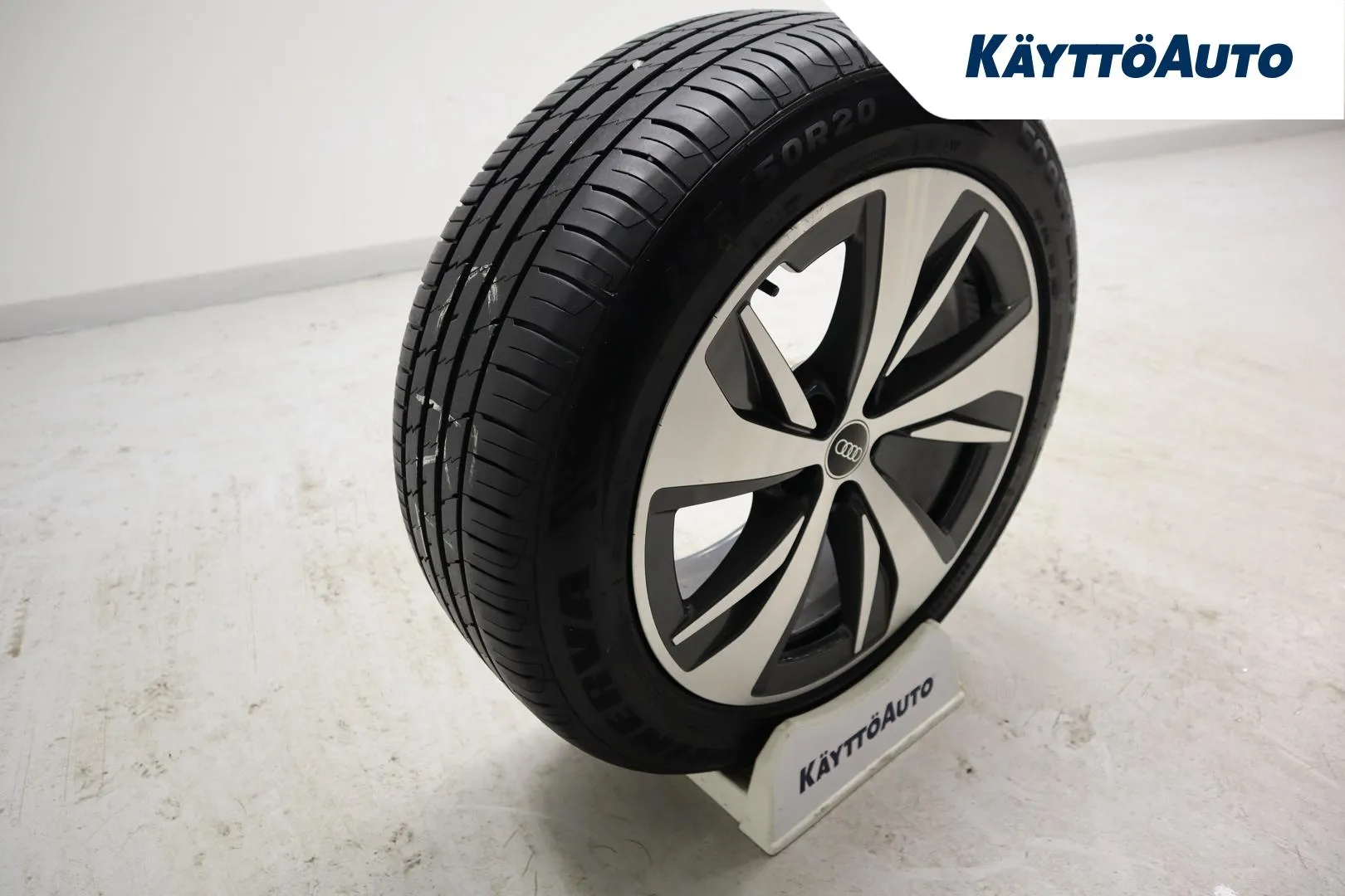 AUDI Q8 e-tron CRL-546 carousel image