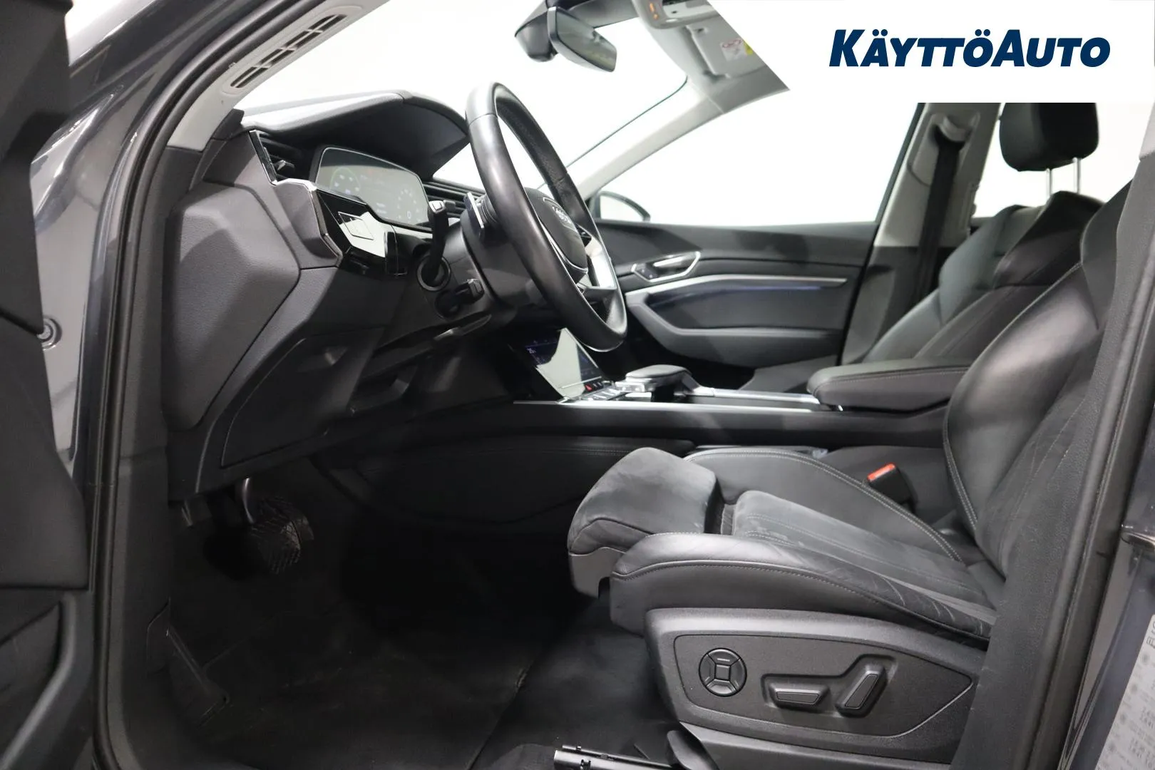 AUDI Q8 e-tron CRL-546 carousel image