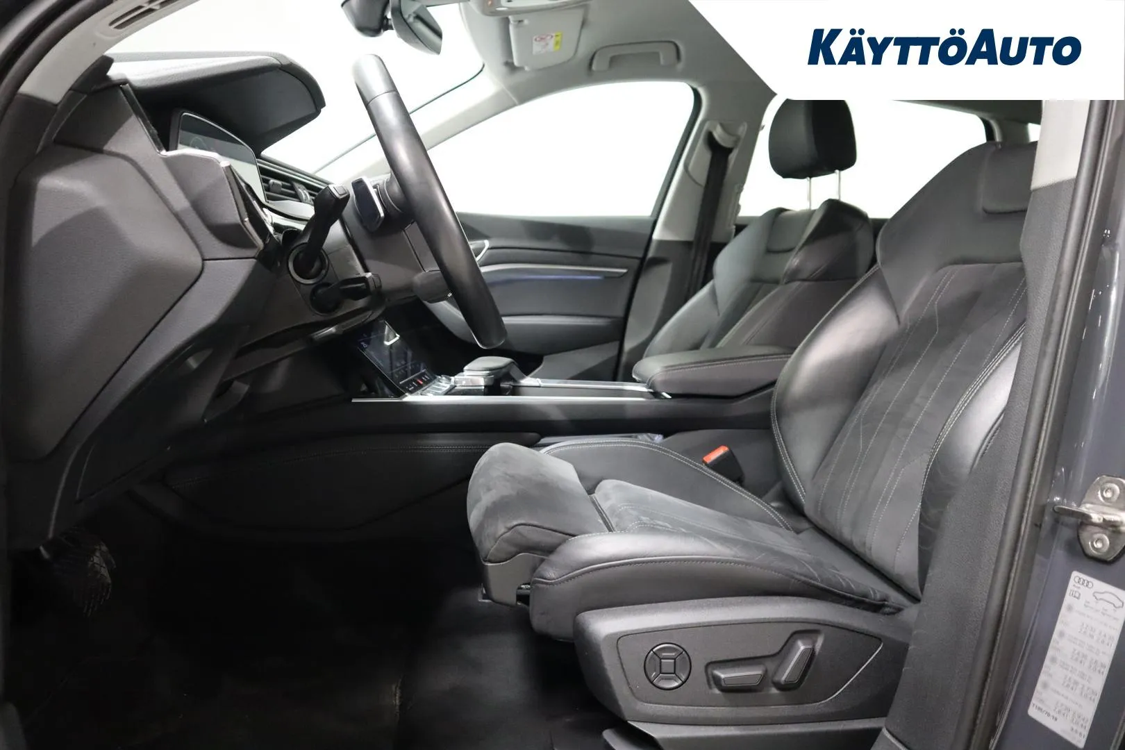 AUDI Q8 e-tron CRL-546 carousel image