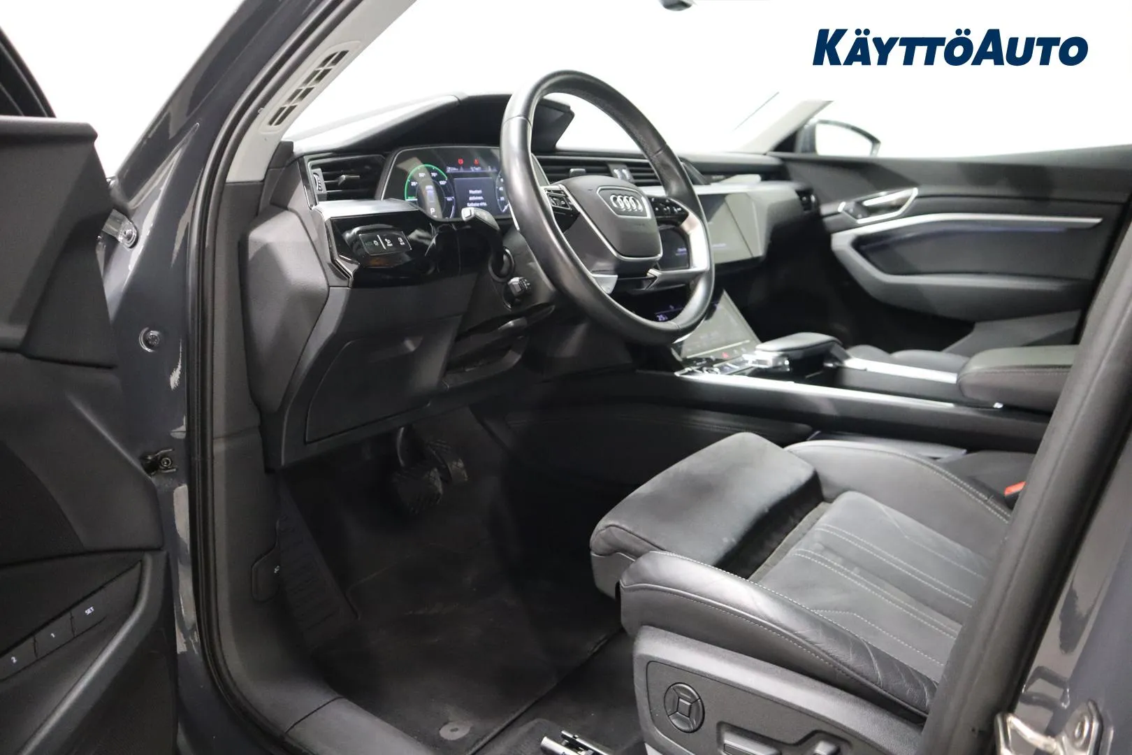 AUDI Q8 e-tron CRL-546 carousel image