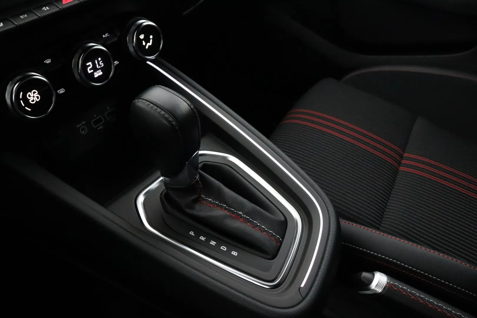 RENAULT Clio JMK-994 carousel image