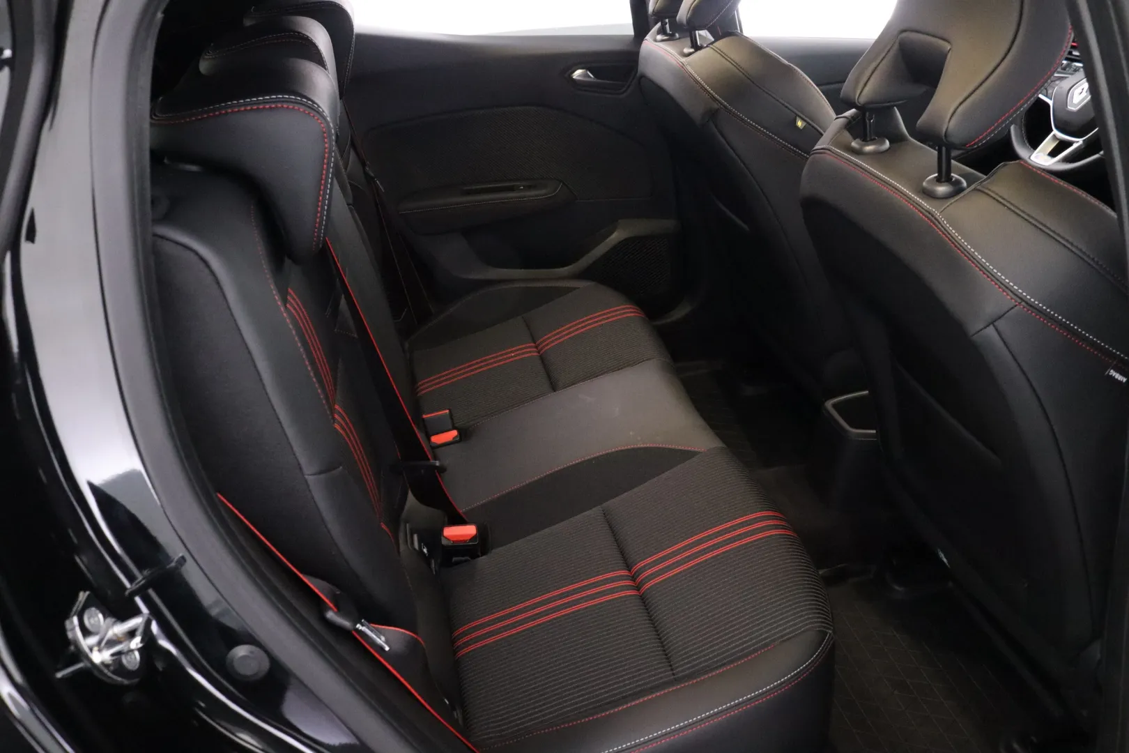 RENAULT Clio JMK-994 carousel image