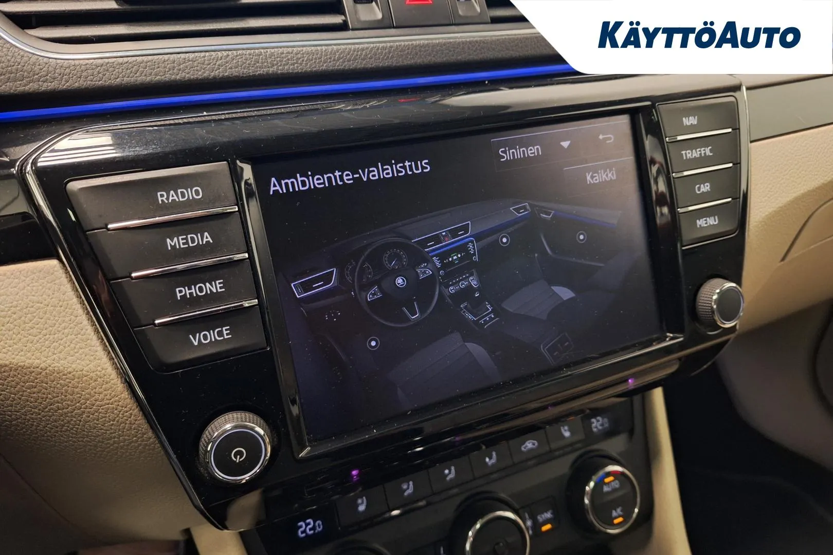 SKODA Superb YIZ-253 carousel image