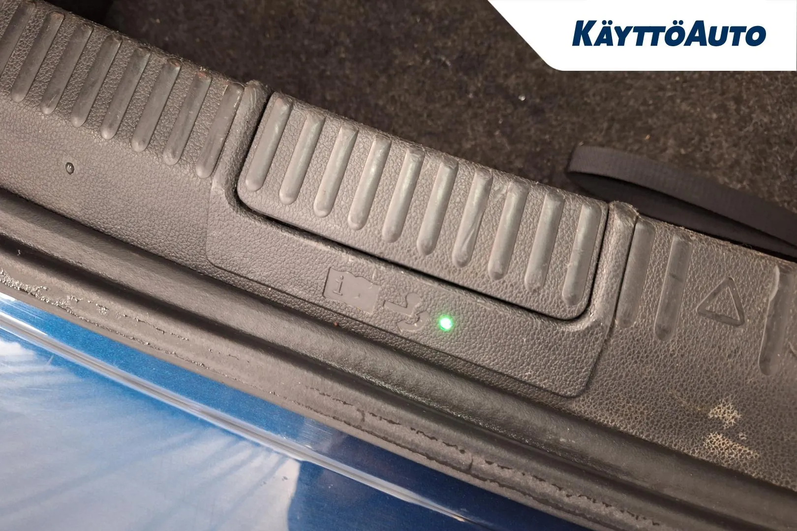 SKODA Superb YIZ-253 carousel image