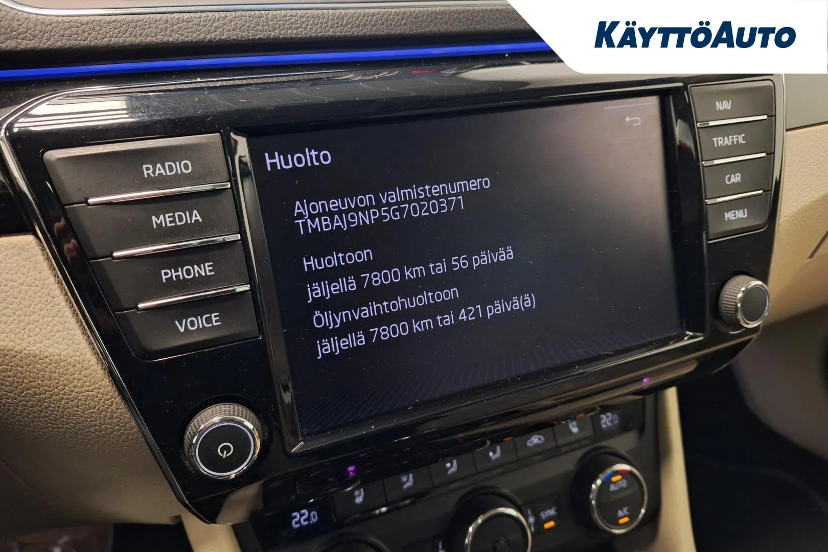 SKODA Superb YIZ-253 carousel image