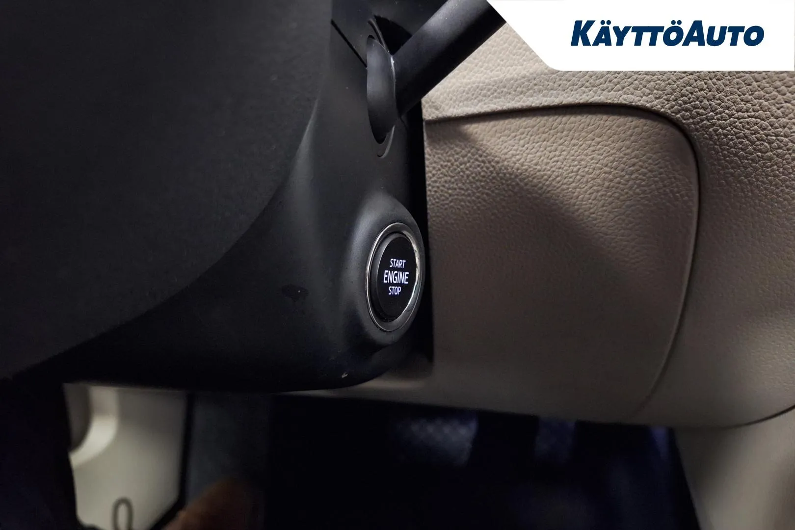 SKODA Superb YIZ-253 carousel image