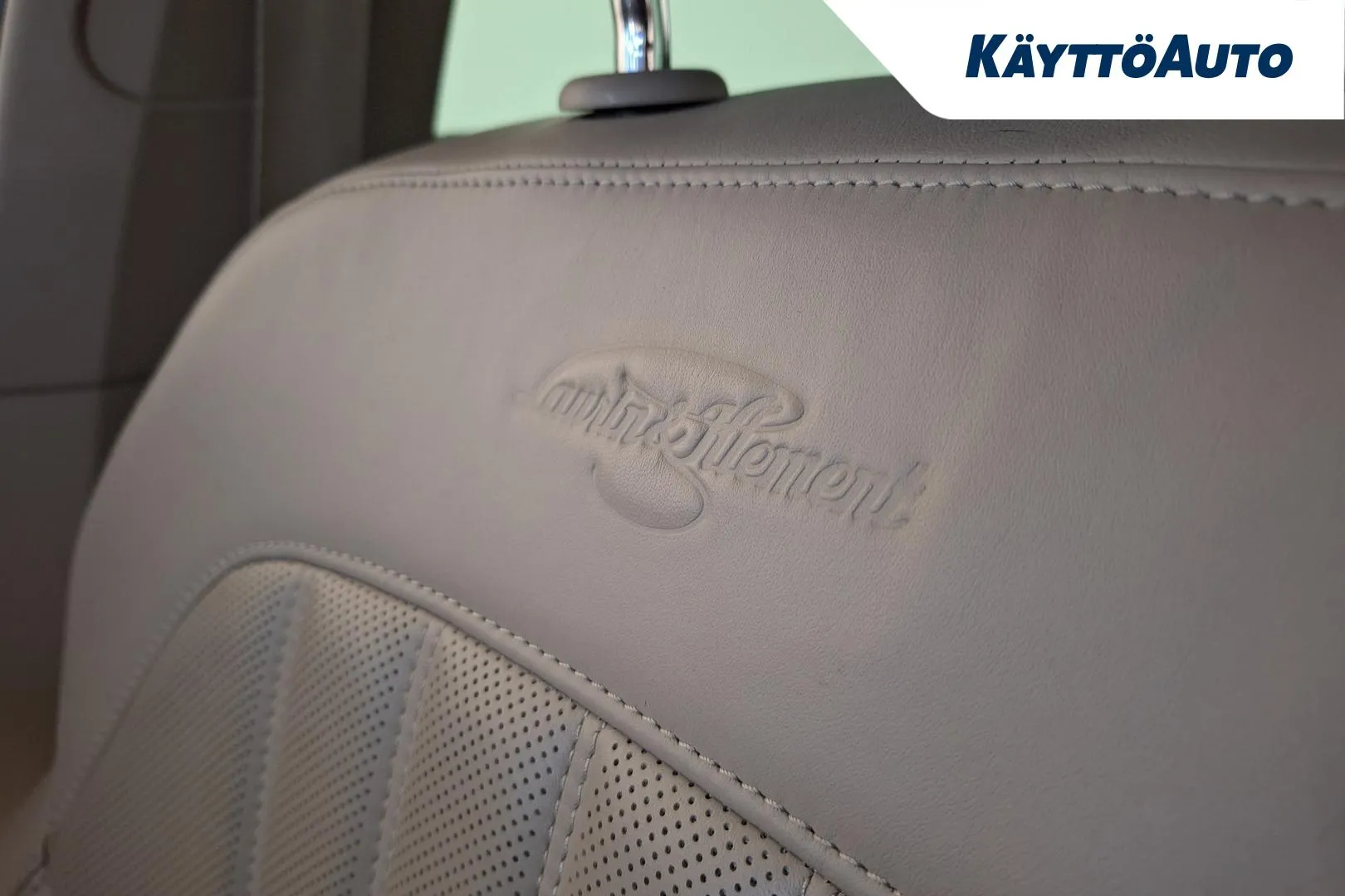 SKODA Superb YIZ-253 carousel image