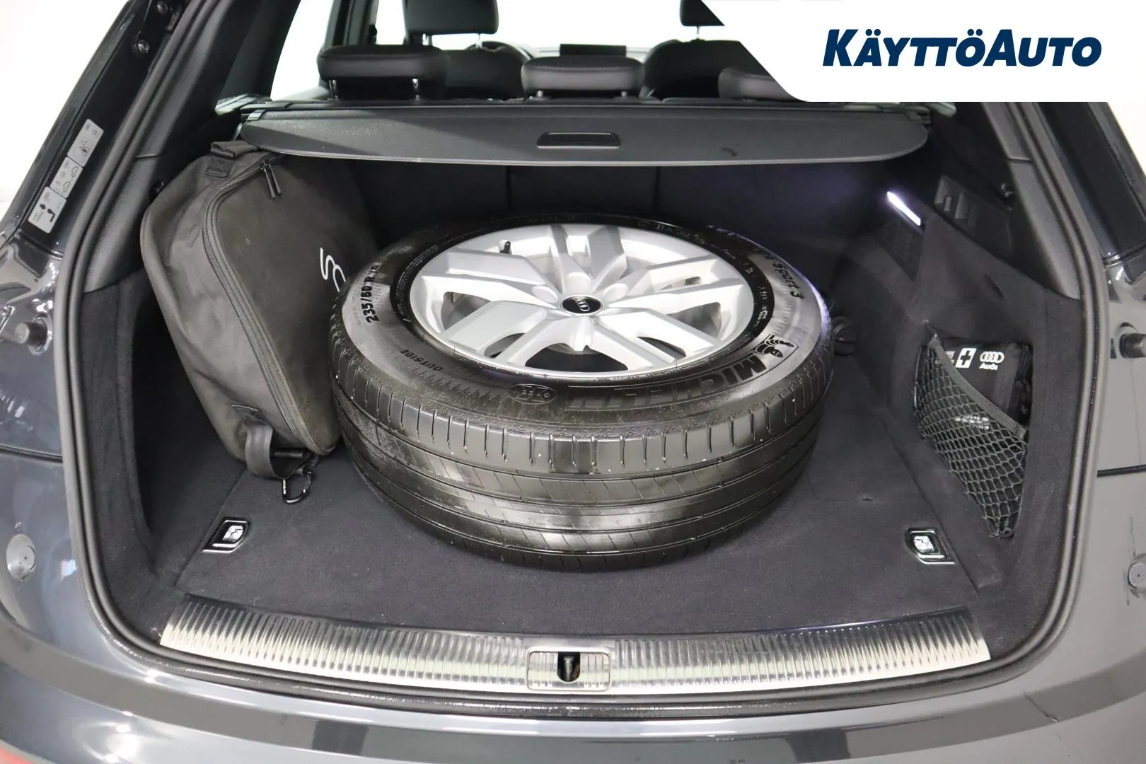 AUDI Q5 XPZ-180 carousel image