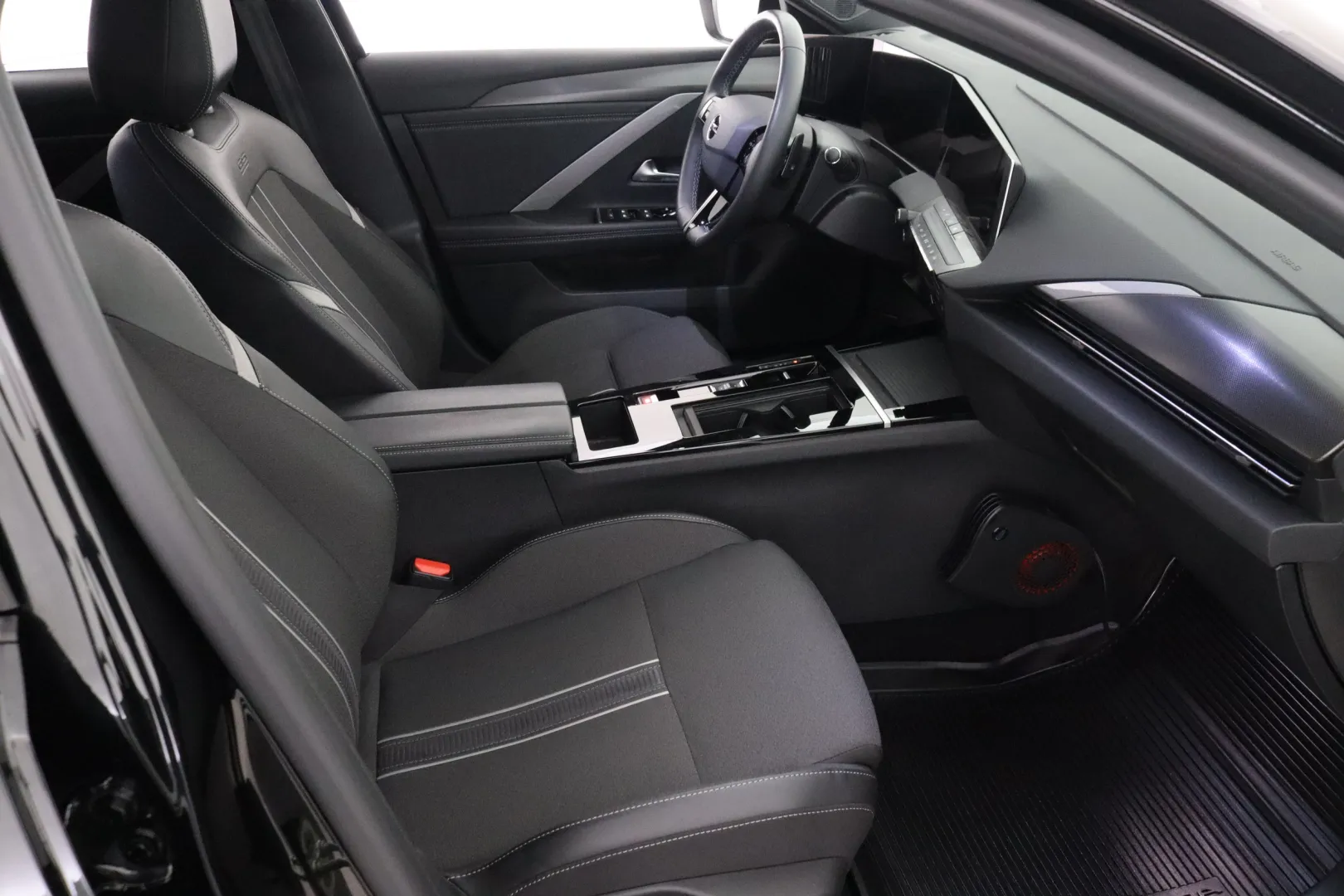 OPEL Astra CRJ-758 carousel image