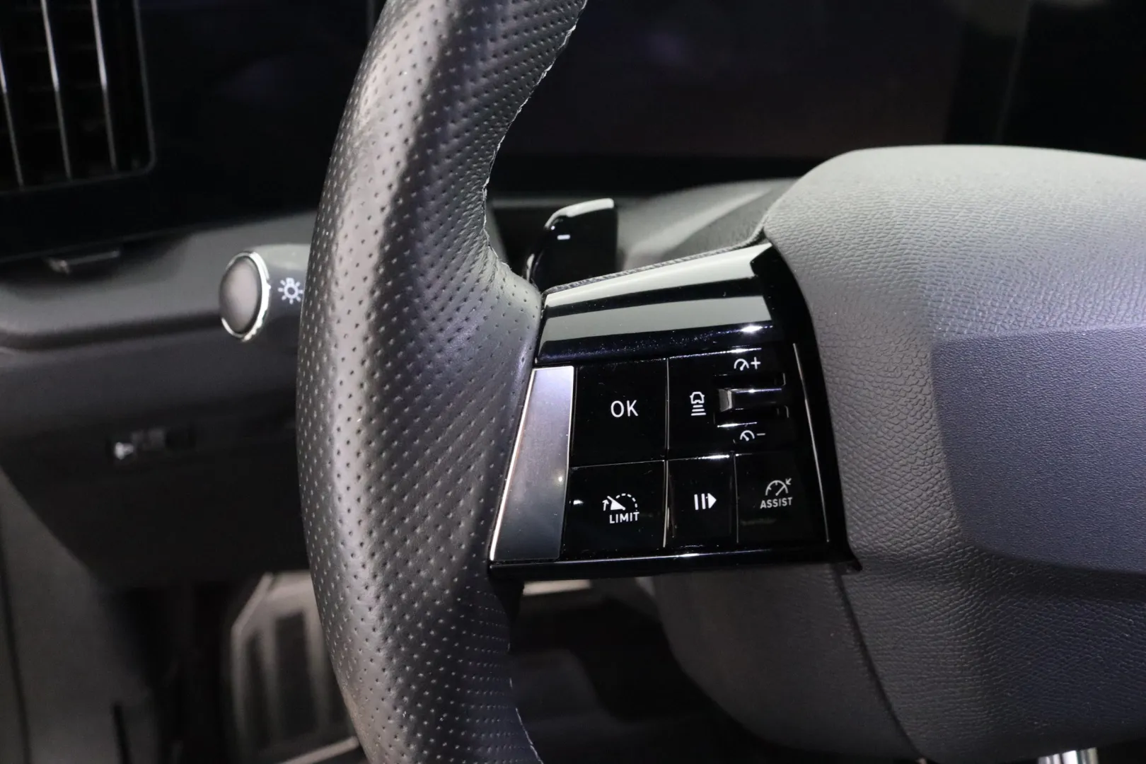 OPEL Astra CRJ-758 carousel image