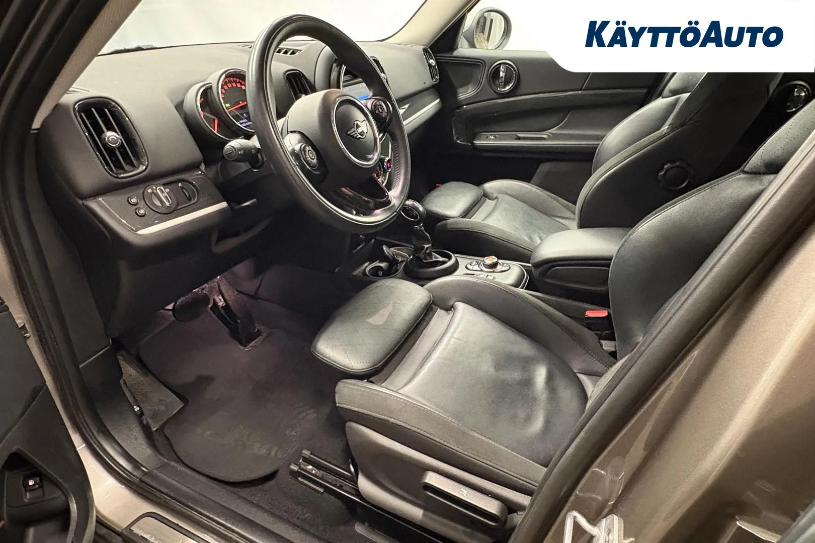 MINI Countryman VZY-167 carousel image