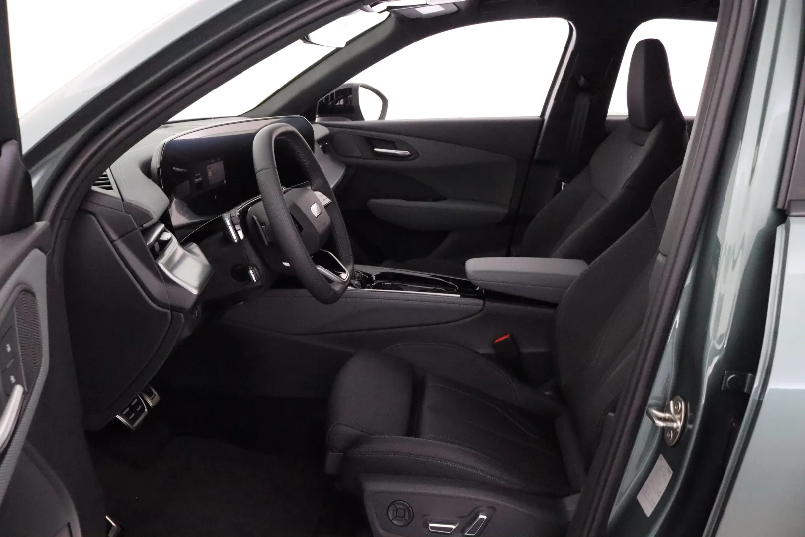 Audi Q3 LTN-261 carousel image