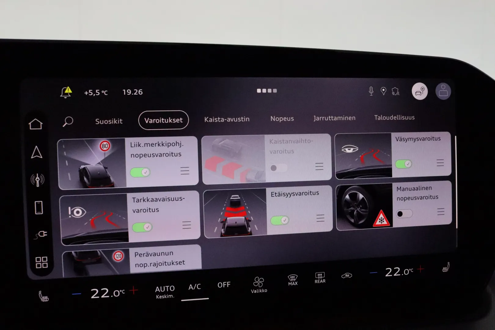 Audi Q3 LTN-261 carousel image