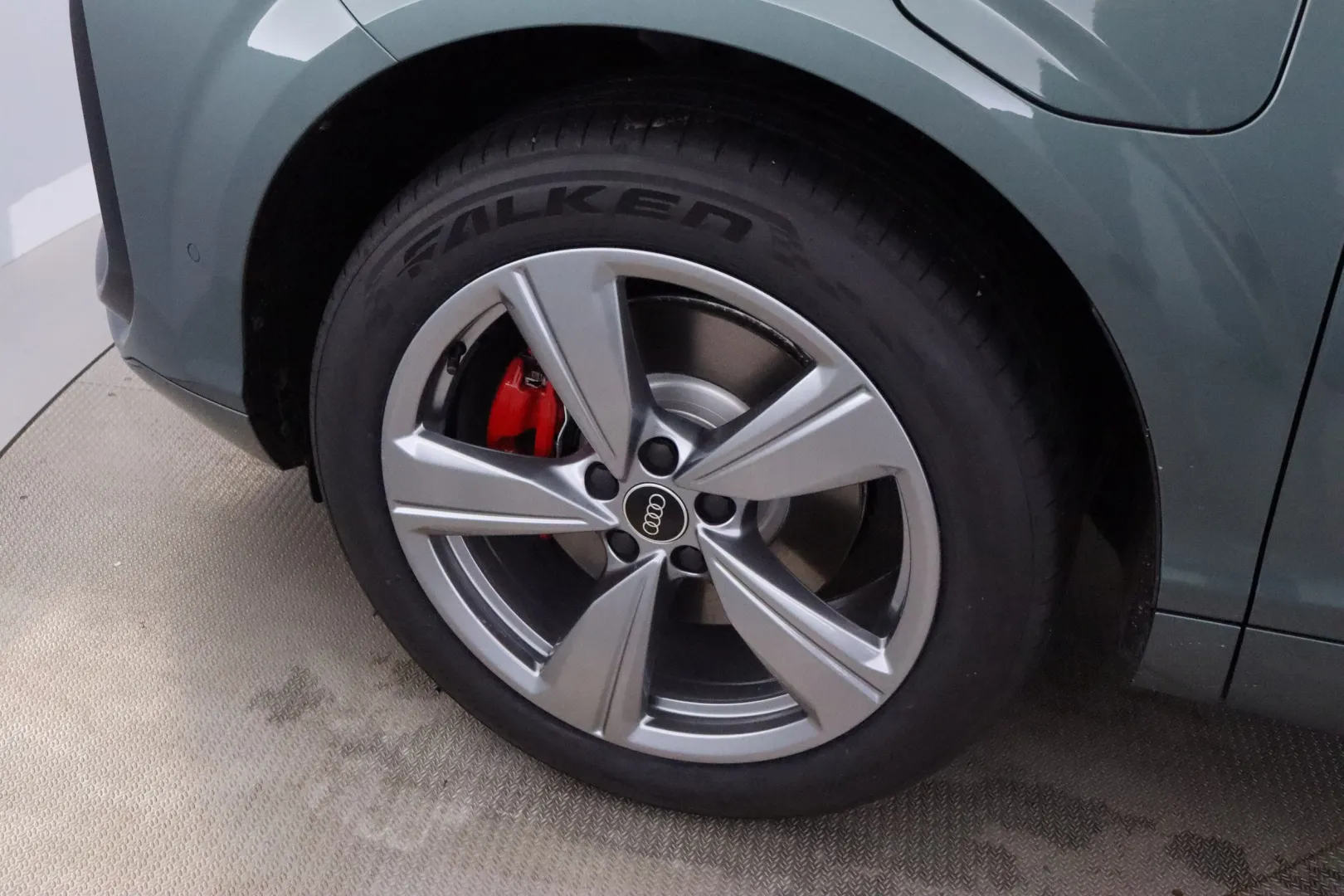 Audi Q3 LTN-261 carousel image