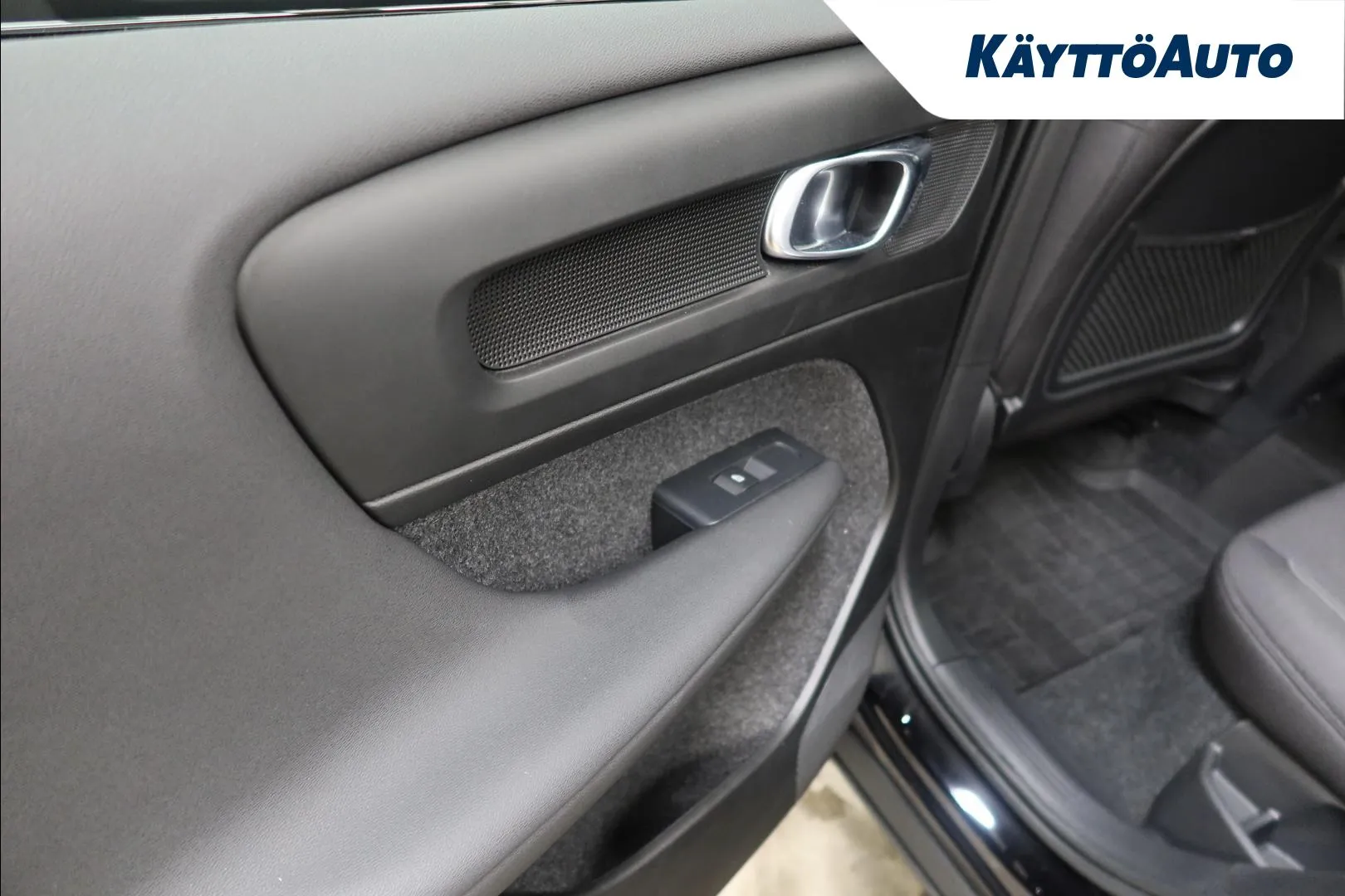 Volvo C40 LTL-870 carousel image