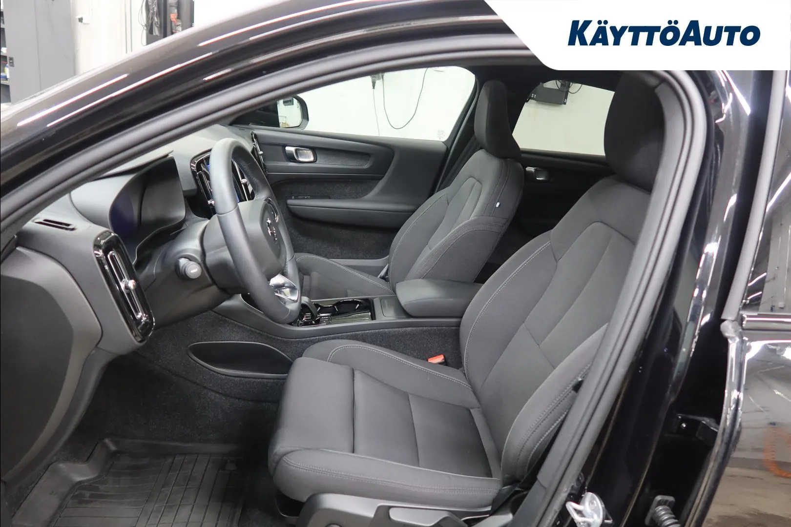 Volvo C40 LTL-870 carousel image