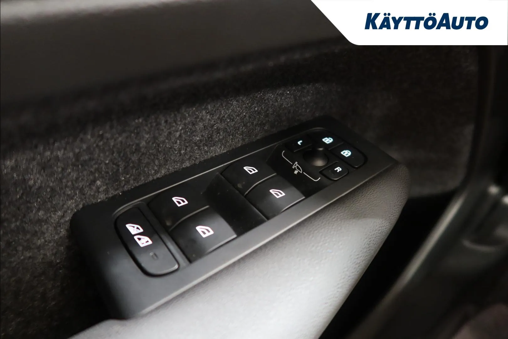 Volvo C40 LTL-870 carousel image