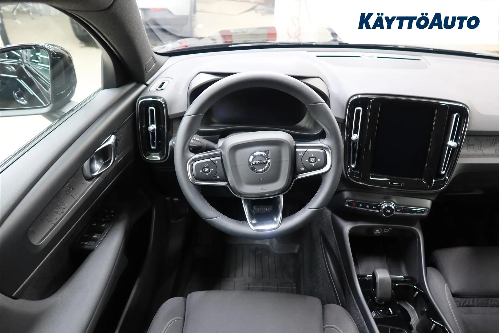 Volvo C40 LTL-870 carousel image