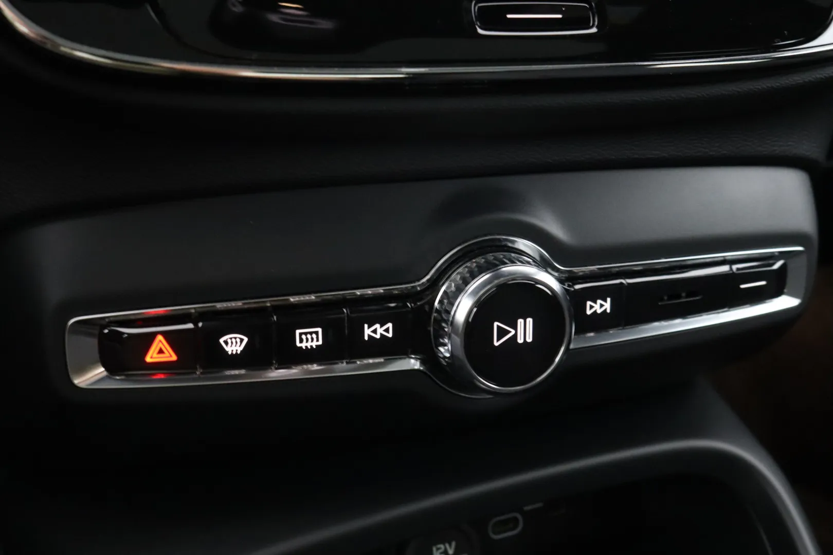 Volvo C40 YYH-774 carousel image