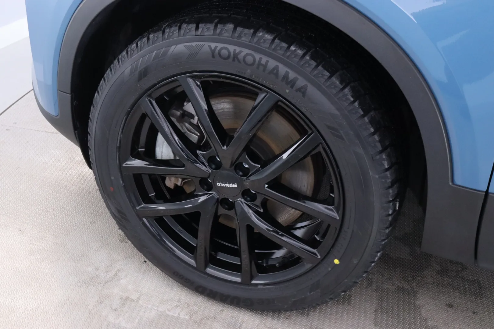 Volvo C40 YYH-774 carousel image