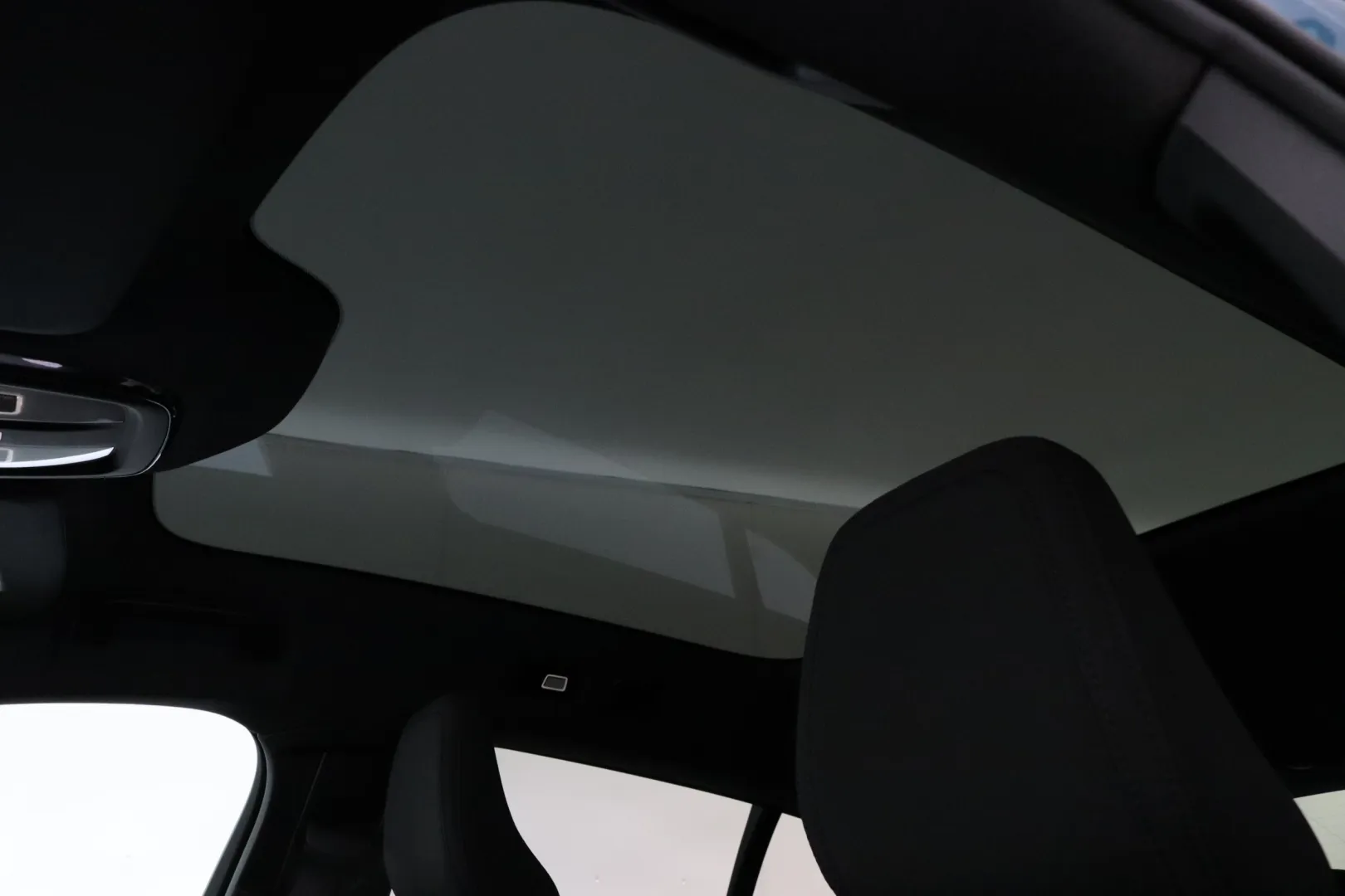 Volvo C40 YYH-774 carousel image