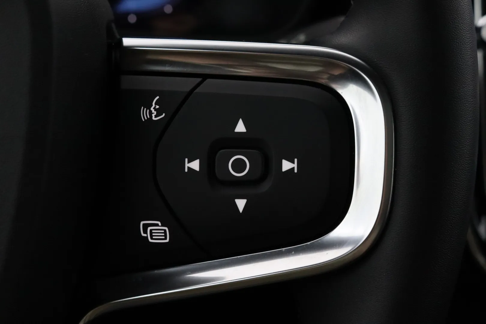 Volvo C40 YYH-774 carousel image