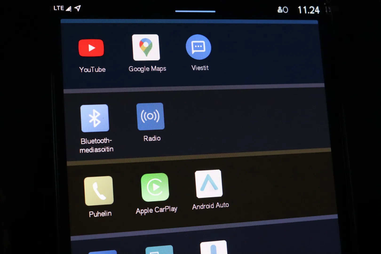 Volvo C40 YYH-774 carousel image