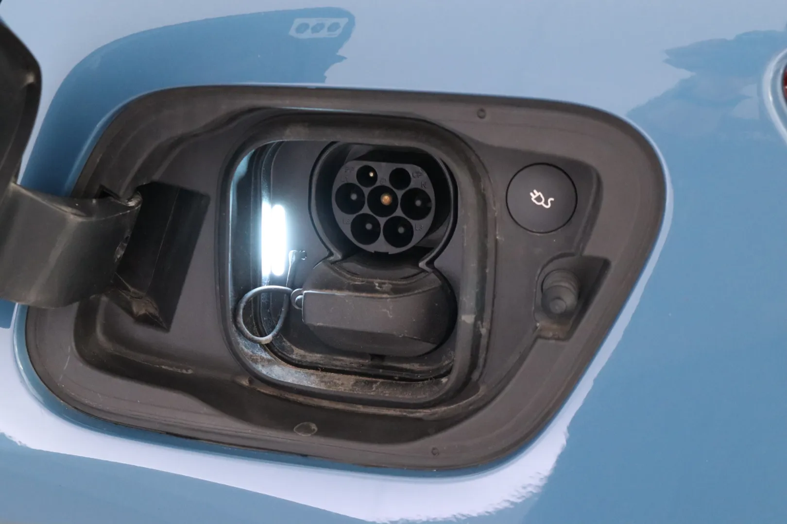 Volvo C40 YYH-774 carousel image