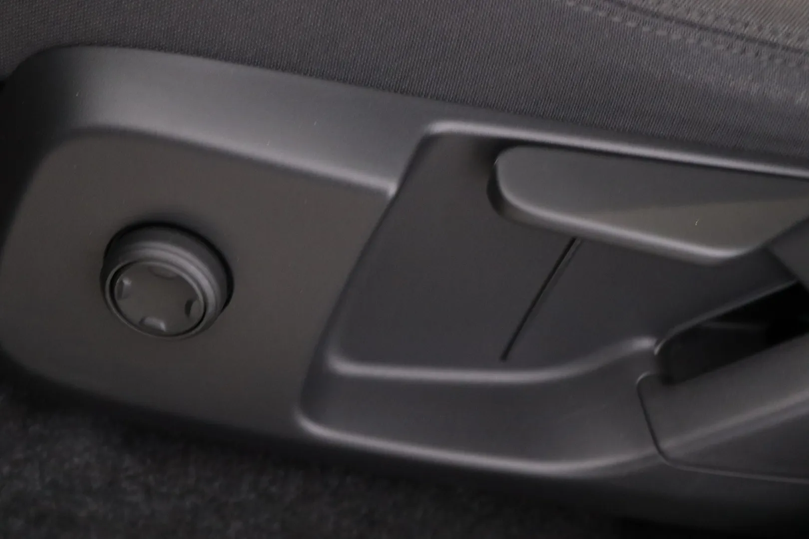 Volvo C40 YYH-774 carousel image