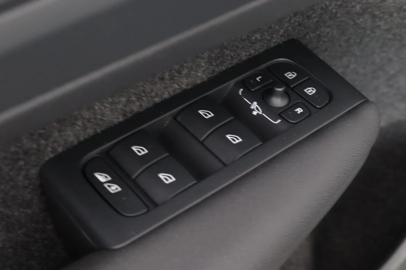 Volvo C40 YYH-774 carousel image