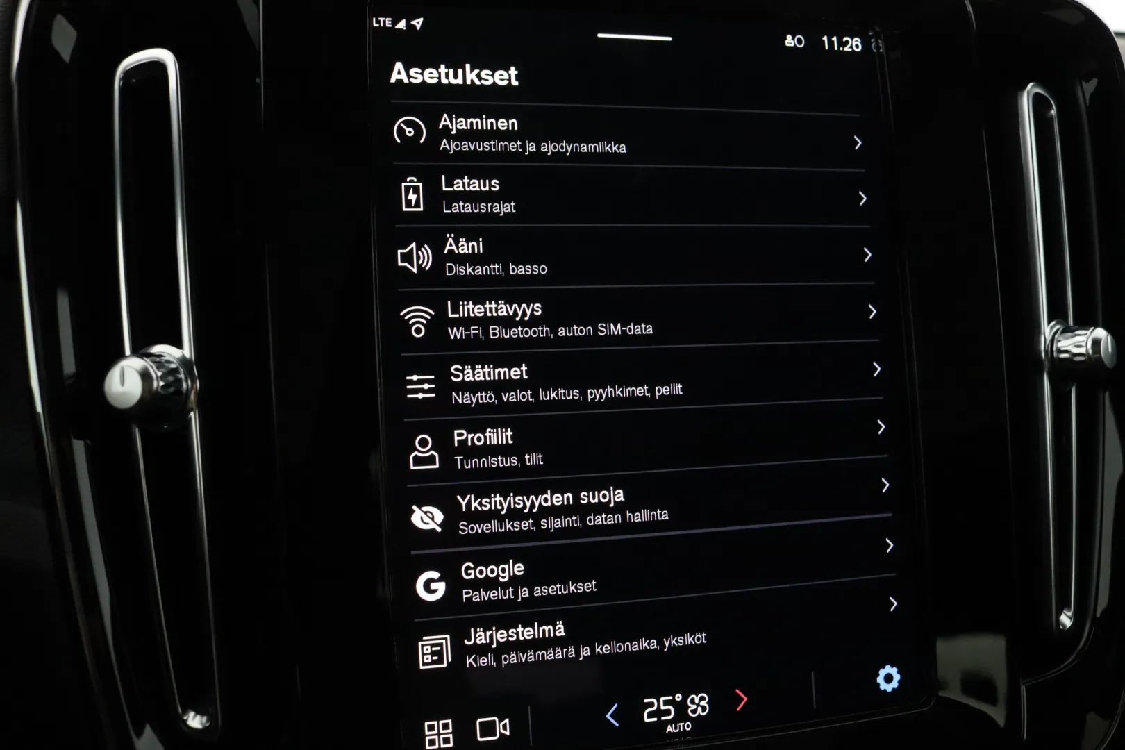 Volvo C40 YYH-774 carousel image