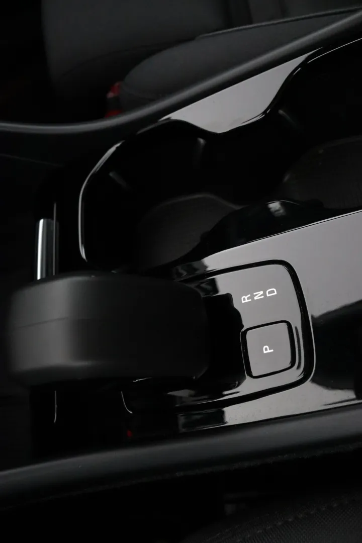 Volvo C40 YYH-774 carousel image