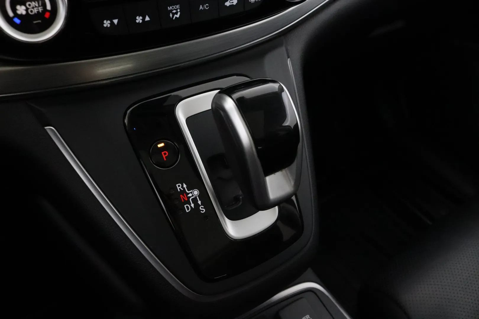 Honda CR-V YLA-890 carousel image