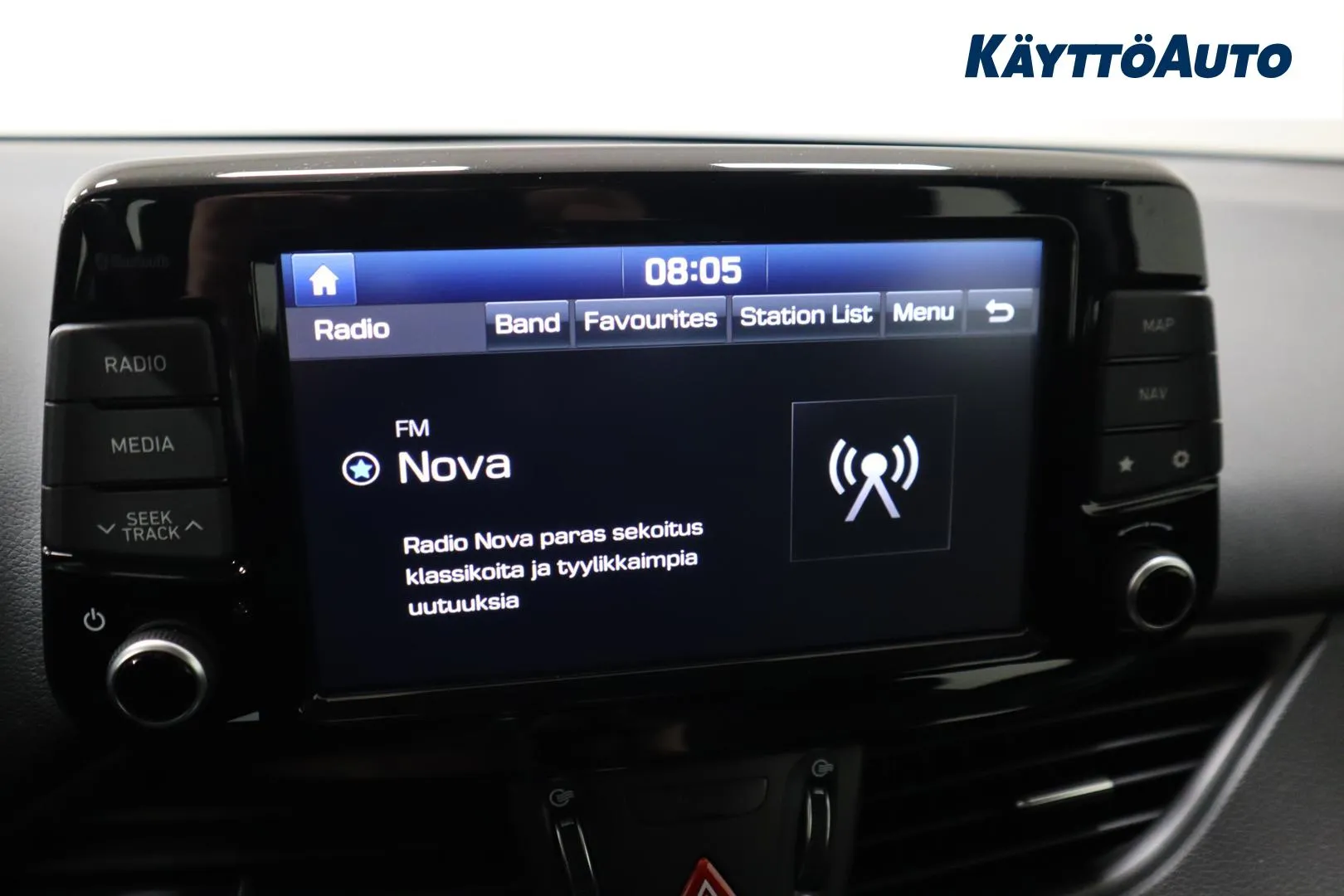 HYUNDAI i30 Hatchback XNN-776 carousel image