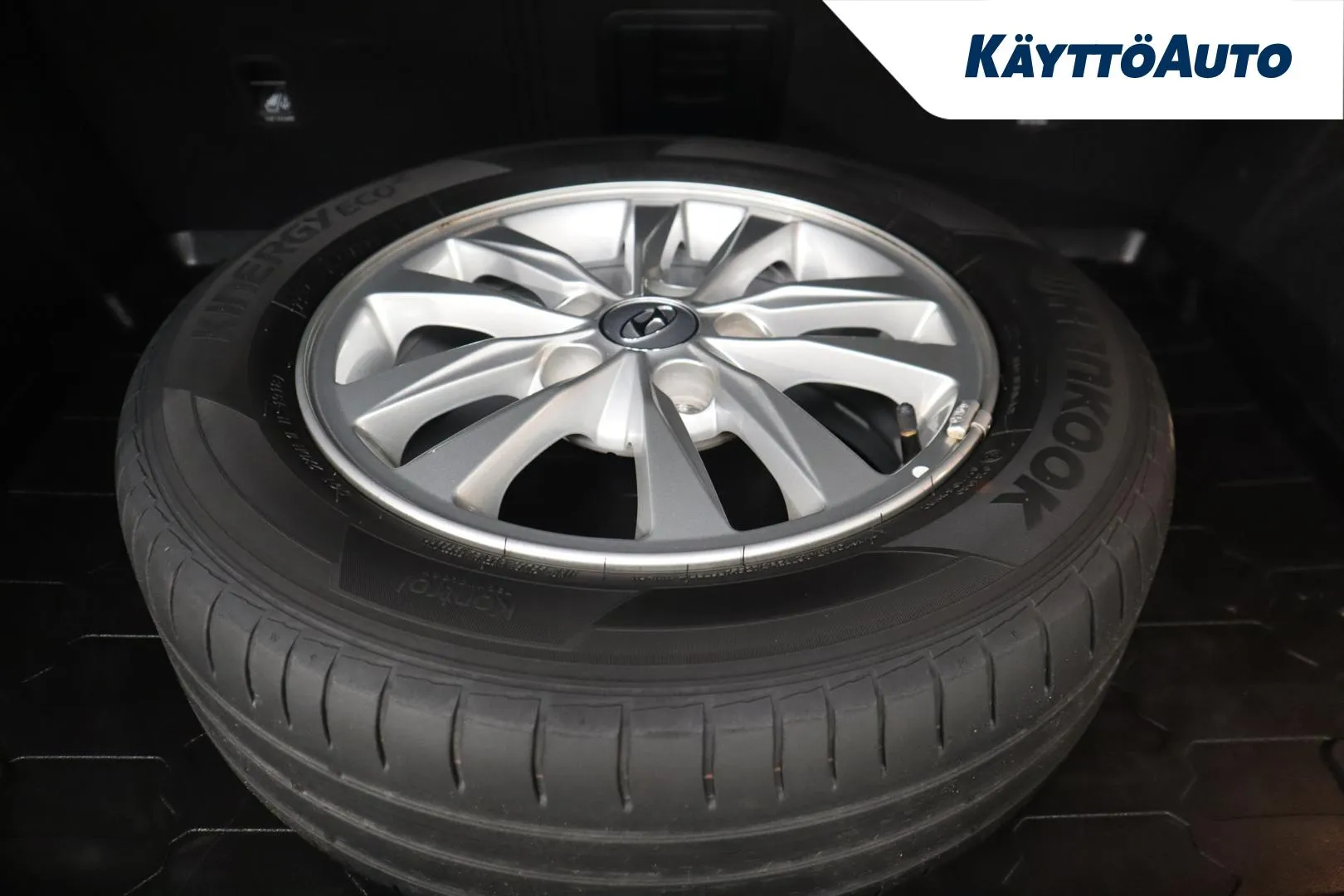 HYUNDAI i30 Hatchback XNN-776 carousel image