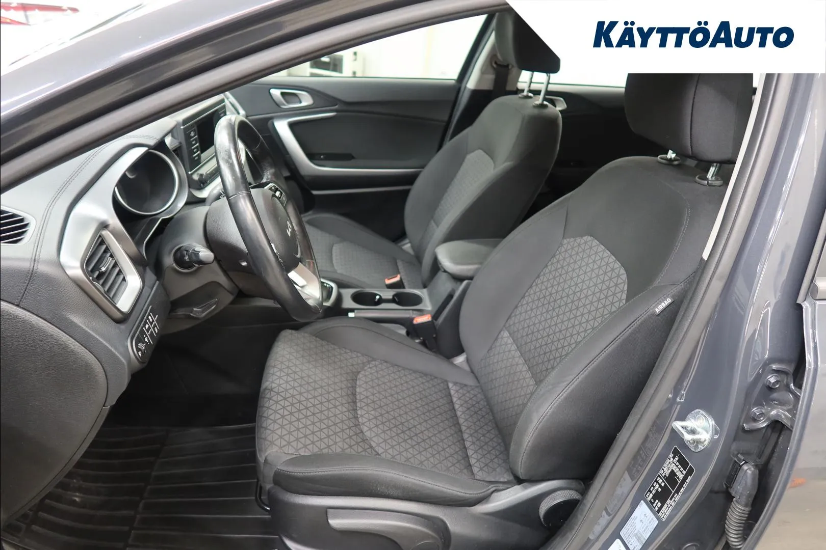 KIA Ceed XRB-623 carousel image