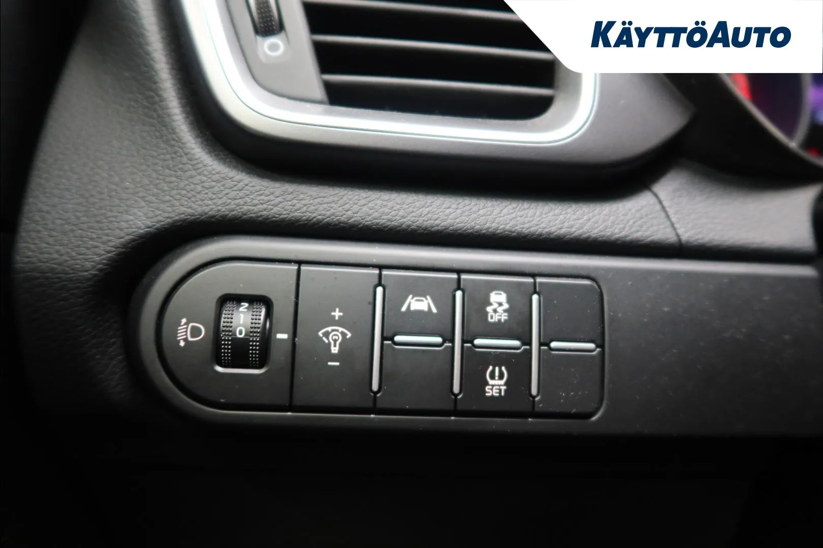 KIA Ceed XRB-623 carousel image