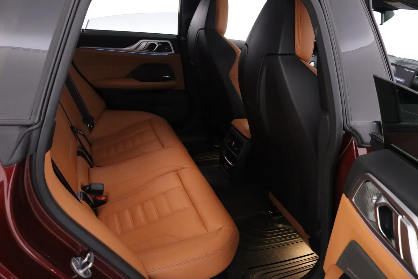 BMW i4 YMA-569 carousel image