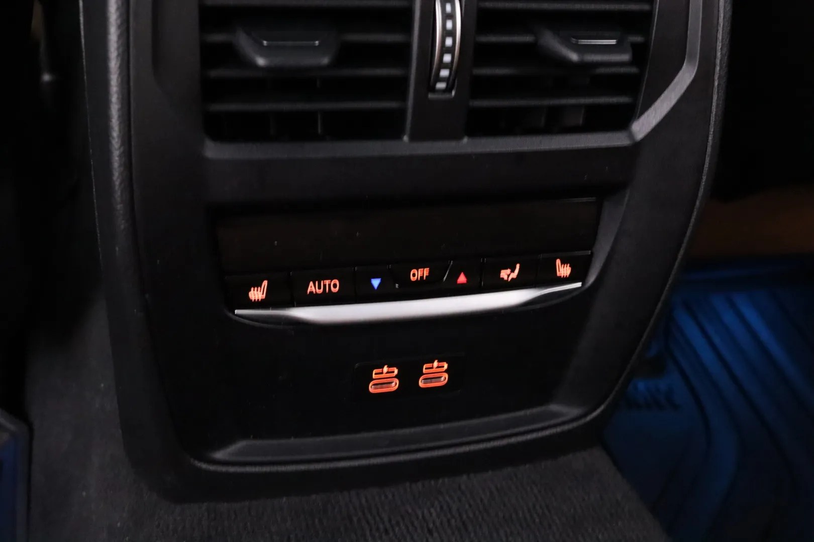 BMW i4 YMA-569 carousel image