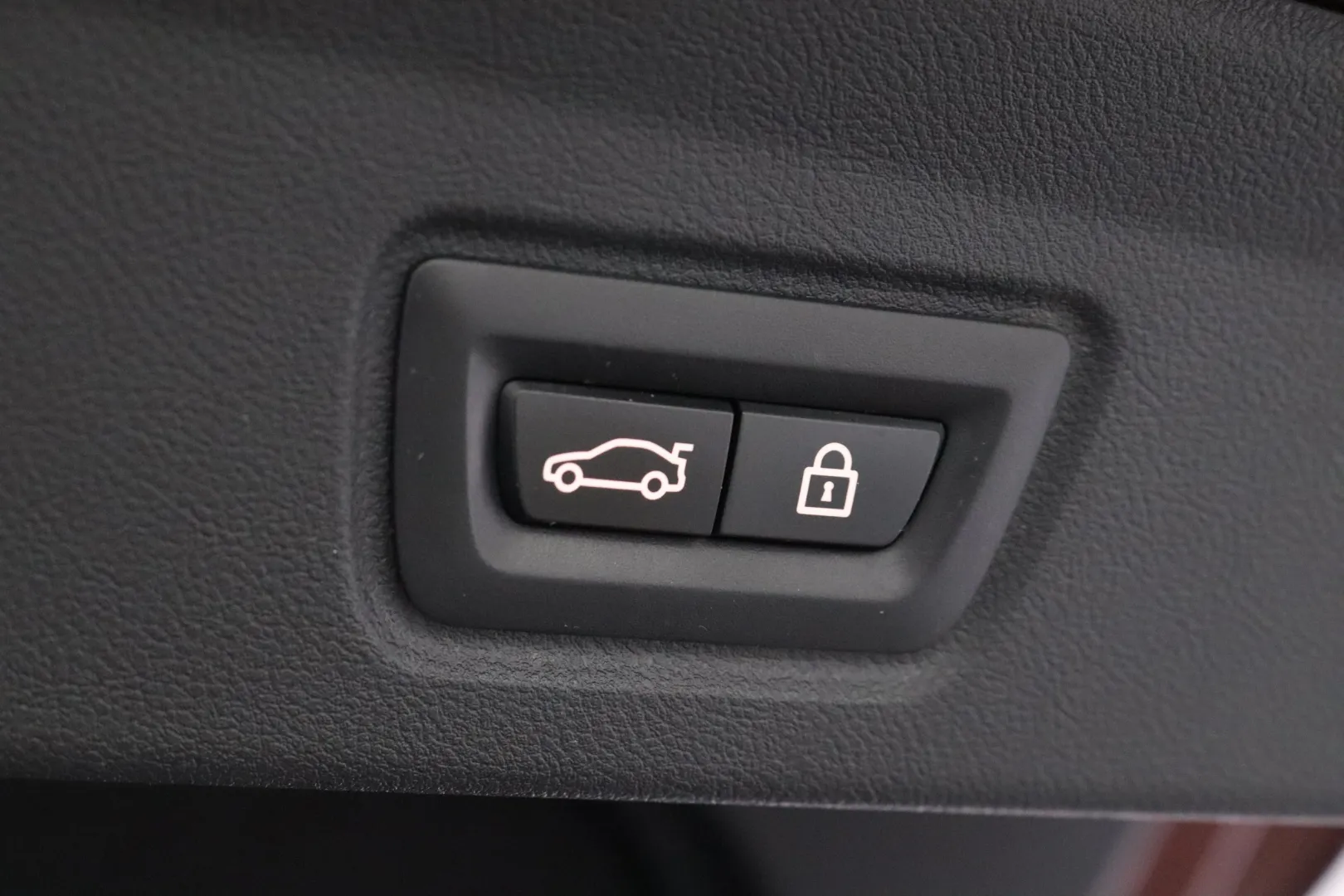 BMW i4 YMA-569 carousel image