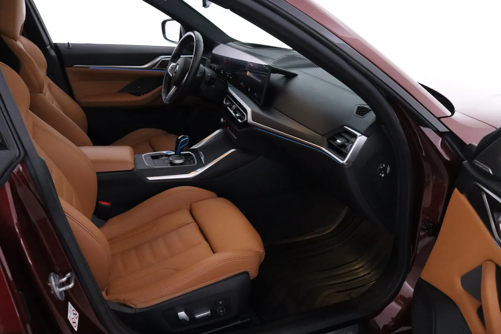 BMW i4 YMA-569 carousel image