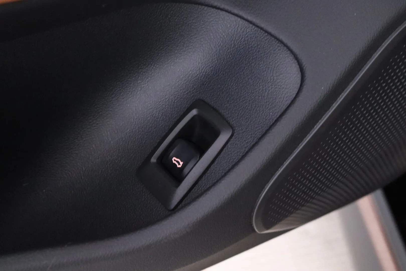 BMW i4 YMA-569 carousel image