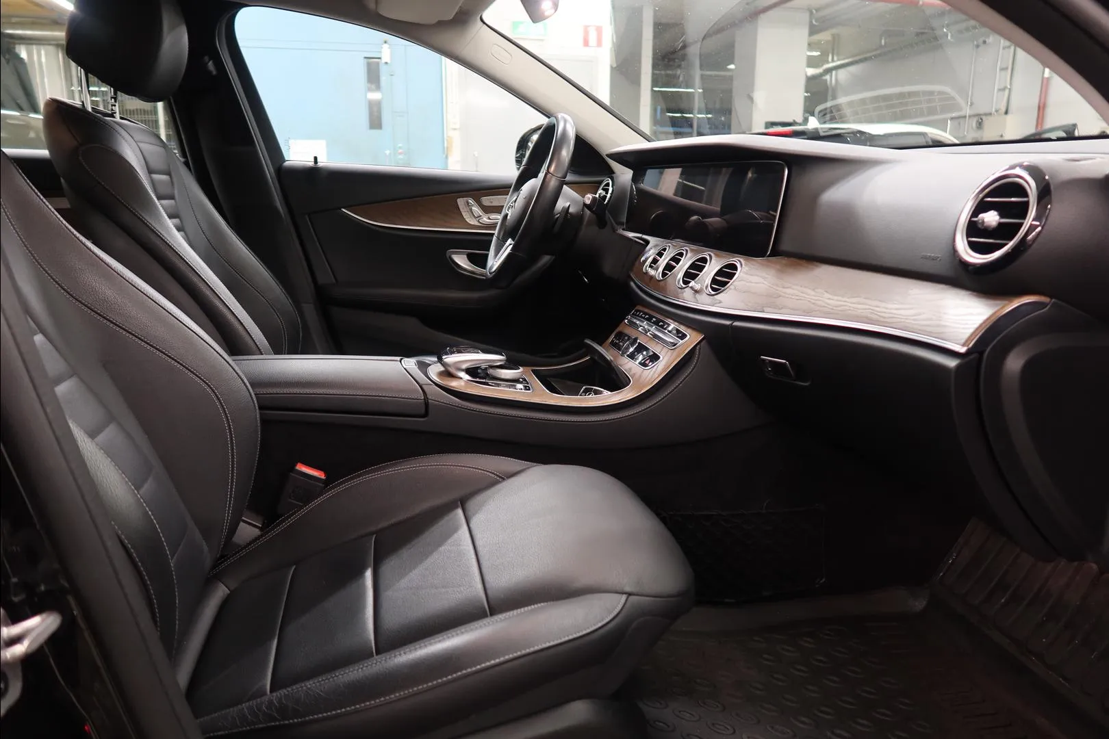 MERCEDES-BENZ E ZNR-284 carousel image