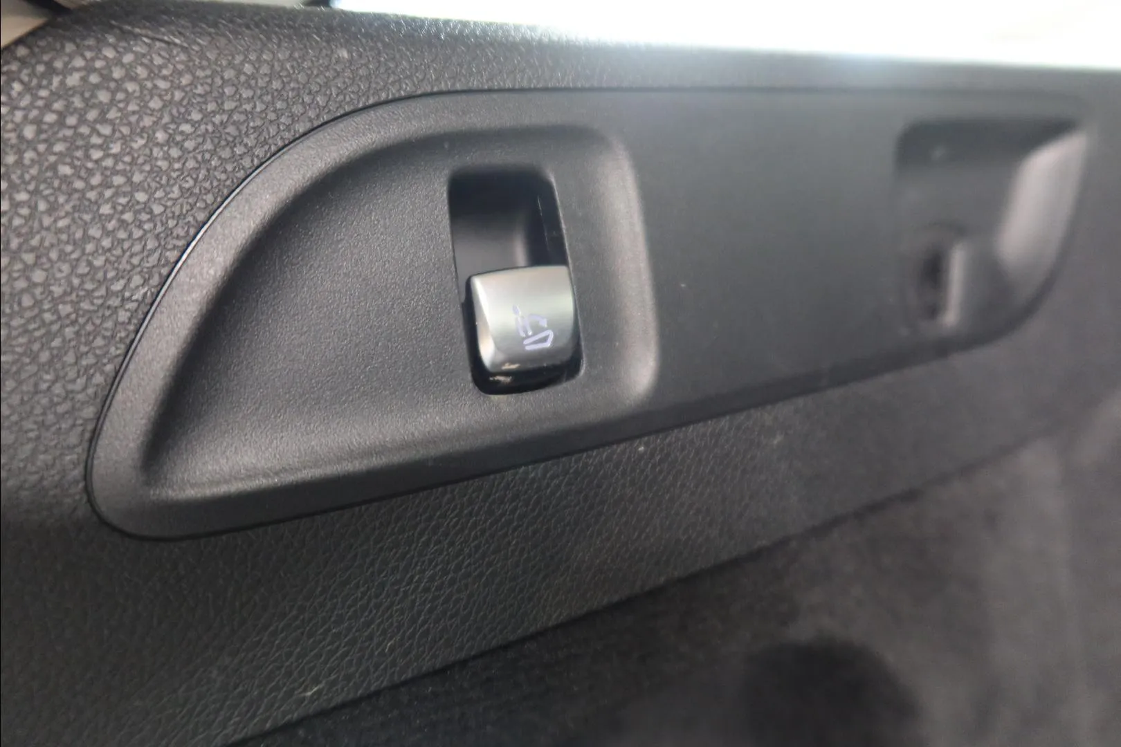 MERCEDES-BENZ E ZNR-284 carousel image