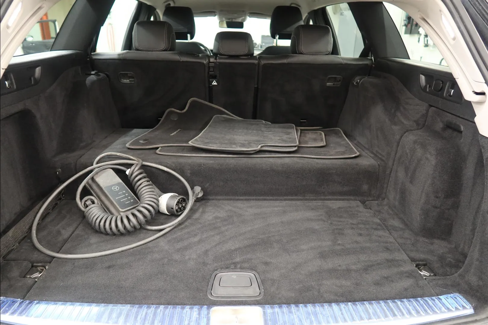 MERCEDES-BENZ E ZNR-284 carousel image