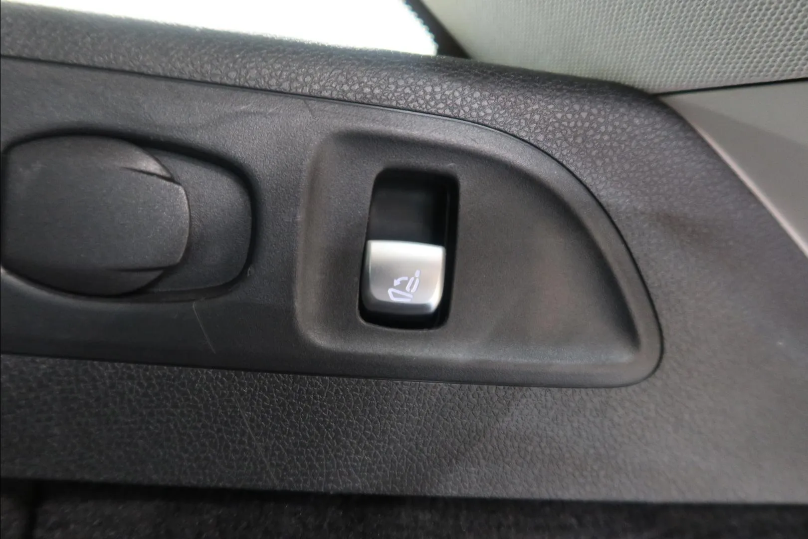 MERCEDES-BENZ E ZNR-284 carousel image