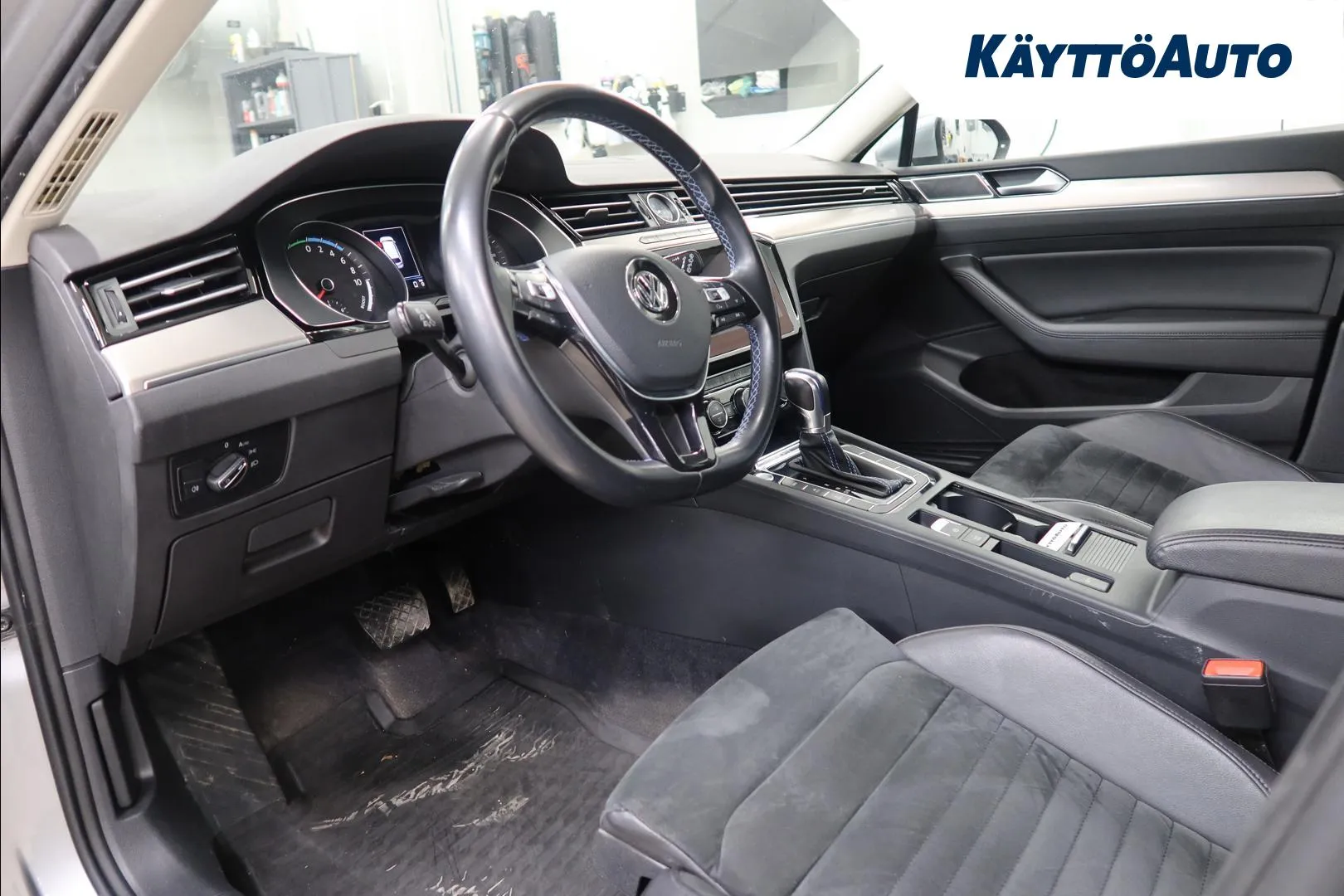 Volkswagen Passat NMO-732 carousel image