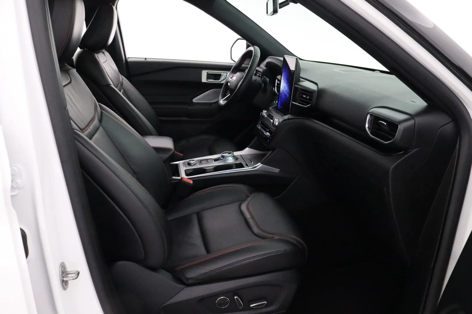 FORD Explorer KUH-707 carousel image